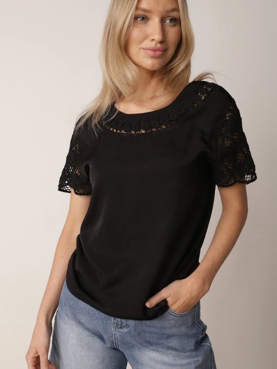 Zdjęcie produktu Czarna Bluzka Ozdobiona Ażurowymi Rękawkami Kelnila Romee's