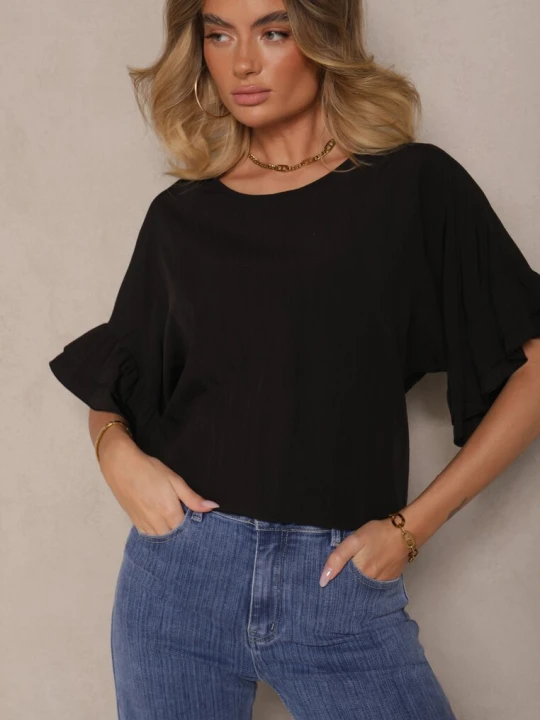 Zdjęcie produktu Czarna Bluzka z Wiskozą o Kroju Nietoperza Ozdobiona Falbankami Ranova New Collection