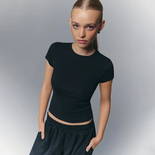 Zdjęcie produktu Czarna dopasowana koszulka basic House