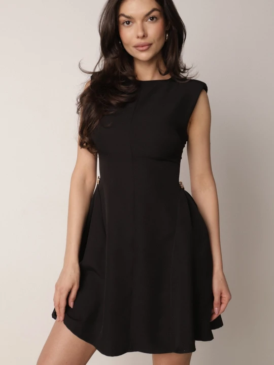 Zdjęcie produktu Czarna Elegancka Sukienka Bez Rękawów Zdobiona Przypinkami w Talii Rhaegina Allyson