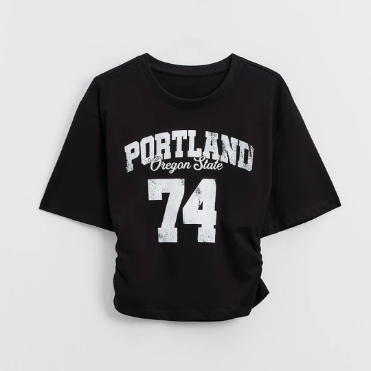 Zdjęcie produktu Czarna koszulka z nadrukiem Portland 74 House