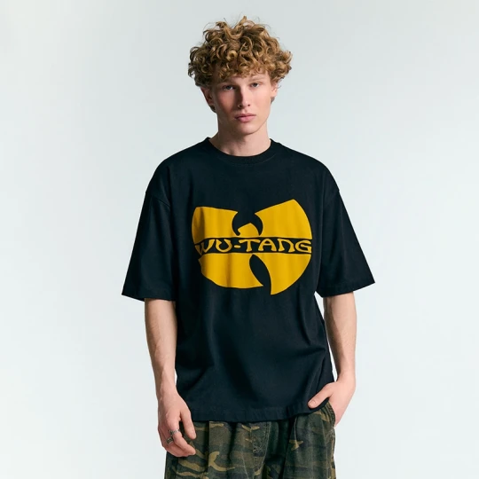 Zdjęcie produktu Czarna koszulka z nadrukiem Wu-Tang Clan House