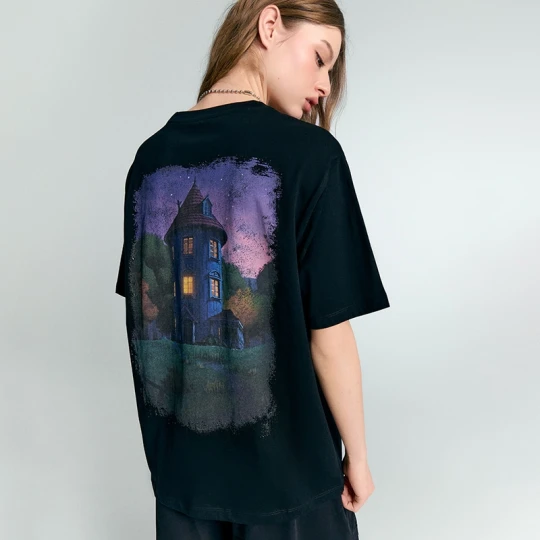 Zdjęcie produktu Czarna koszulka z napisem Moomin House
