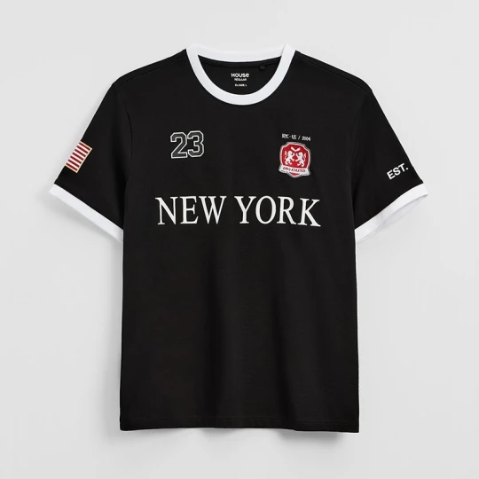 Zdjęcie produktu Czarna koszulka z napisem New York i kontrastowym wykończeniem House