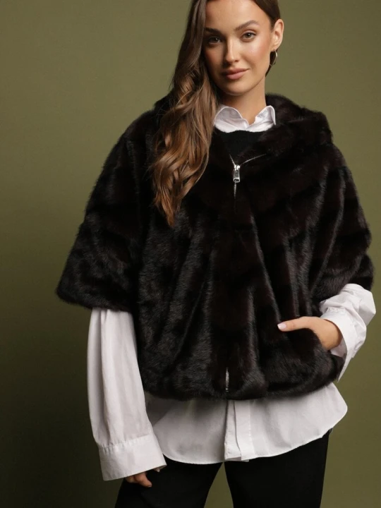 Zdjęcie produktu Czarna Kurtka Futerko Oversize z Kapturem i Rękawami 3 / 4 Idanne Melya By Melody