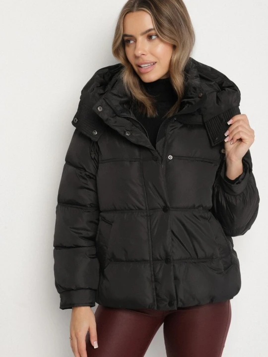 Zdjęcie produktu Czarna Kurtka Puffer o Fasonie Oversize z Kapturem i Naszywką Azirva Swest