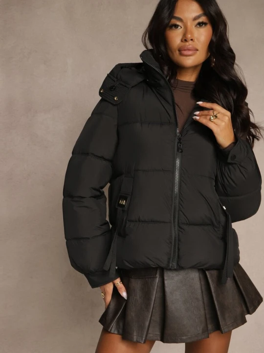 Zdjęcie produktu Czarna Kurtka Puffer z Pikowanymi Przeszyciami i Odpinanym Kapturem Gallerea Swest