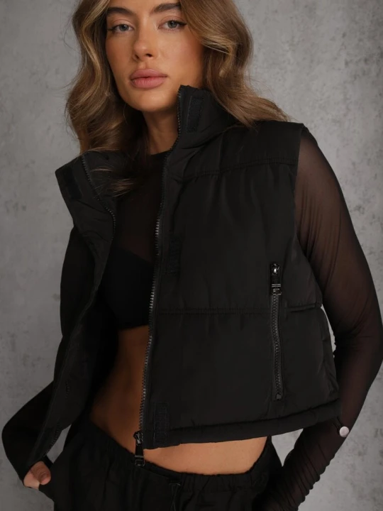 Zdjęcie produktu Czarna Pikowana Kamizelka Puffer o Kroju Crop Tadrel J.style