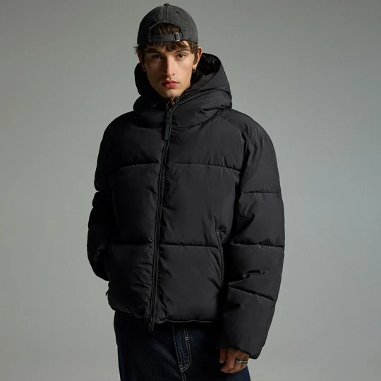 Zdjęcie produktu Czarna pikowana kurtka z kapturem House