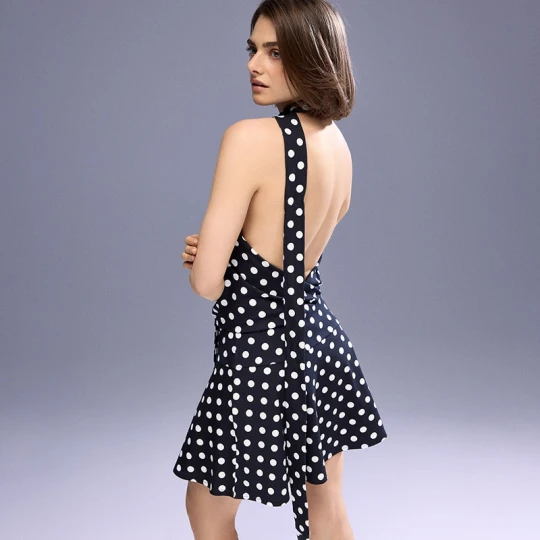Zdjęcie produktu Czarna sukienka mini open back w białe kropki House