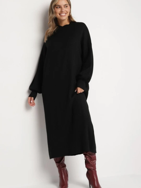 Zdjęcie produktu Czarna Sweterkowa Sukienka z Półgolfem i Wiskozą o Pudełkowym Kroju Salithra M&d Fashion