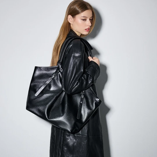 Zdjęcie produktu Czarna torba shopper z klamerkami House