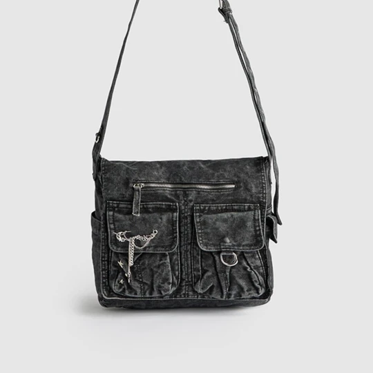 Zdjęcie produktu Czarna torebka typu flap bag acid wash House