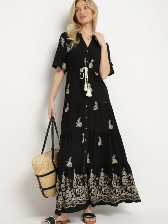Zdjęcie produktu Czarna Wiskozowa Sukienka Boho o Rozkloszowanym Kroju z Haftem i Wiązaniem Lilvanis Unigirl