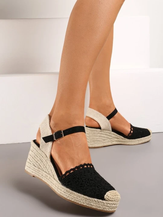 Zdjęcie produktu Czarne Ażurowe Sandały Espadryle na Koturnie Ozdobionym Plecionką Kija