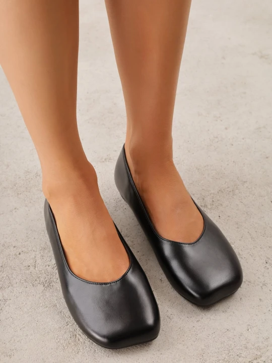 Zdjęcie produktu Czarne Balerinki Elegant z Kwadratowym Noskiem Jesica Givana