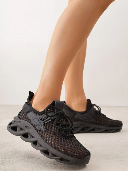 Zdjęcie produktu Czarne Buty Sportowe Sneakersy na Platformie Ozdobionej Tłoczeniem Teliriella Joalice Paris