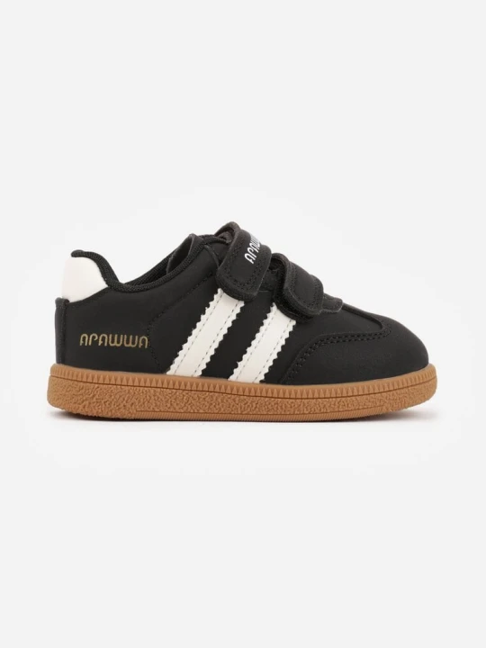 Zdjęcie produktu Czarne Buty Sportowe Sneakersy z Wkładką ze Skóry Naturalnej i Paskami Petogenia Apawwa