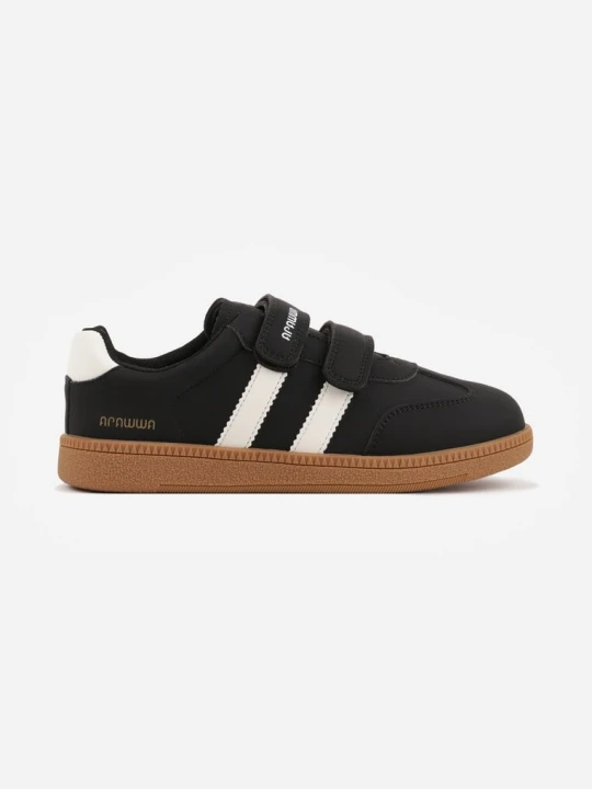 Zdjęcie produktu Czarne Buty Sportowe Sneakersy ze Skórzaną Wkładką i Ozdobnymi Paskami Menilane Apawwa