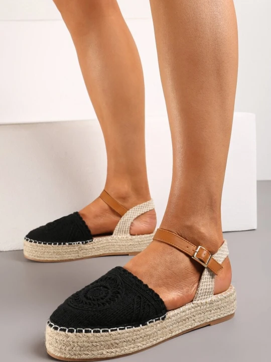 Zdjęcie produktu Czarne Espadryle na Niskiej Platformie z Plecionki Zapinane na Sprzączkę Riskada