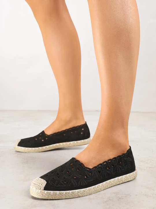 Zdjęcie produktu Czarne Espadryle Vices z Ażurową Cholewką i Plecionym Sznurkiem Arivoni