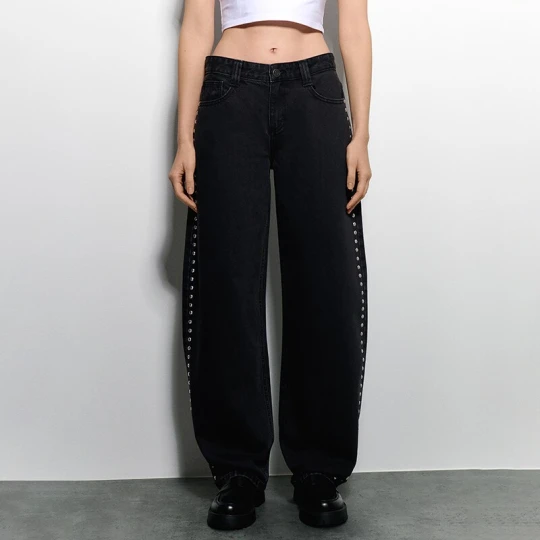 Zdjęcie produktu Czarne jeansy baggy barrel fit z ćwiekami House