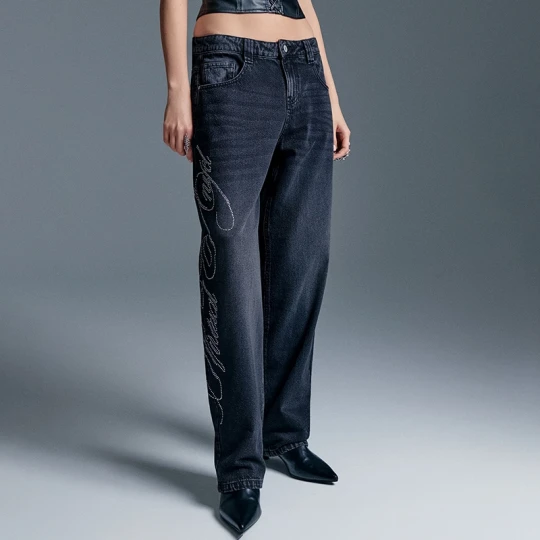 Zdjęcie produktu Czarne jeansy baggy barrel fit z napisem Virtual Angel House