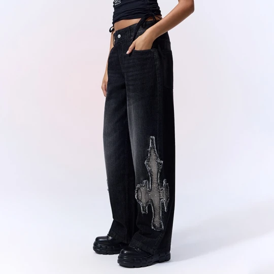 Zdjęcie produktu Czarne jeansy baggy fit z gotyckimi aplikacjami House