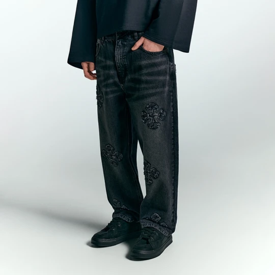 Zdjęcie produktu Czarne jeansy baggy fit z naszywkami w stylu gothic House