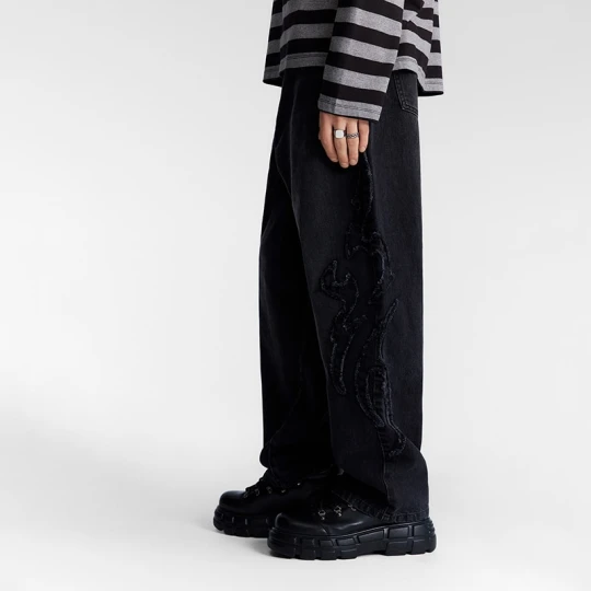 Zdjęcie produktu Czarne jeansy skater fit z aplikacjami tribal House