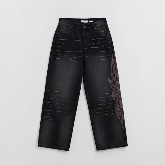 Zdjęcie produktu Czarne jeansy straight fit z haftem tribal House