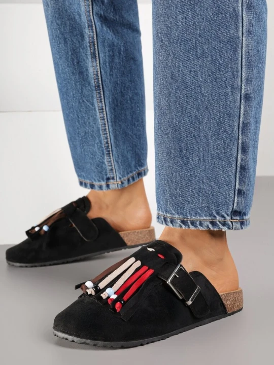 Zdjęcie produktu Czarne Klapki Mule w Stylu Boho z Ozdobnymi Frędzlami Varre Tulipano
