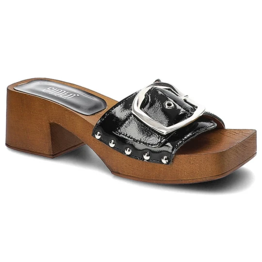 Zdjęcie produktu Klapki damskie Simen, lakierowana cholewka z szerokim paskiem i metalową klamrą masywna drewniana podeszwa, czarny, 5007A-L