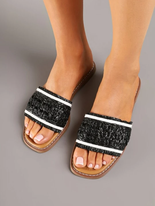 Zdjęcie produktu Czarne Klapki w Stylu Boho Nimietta Super Mode