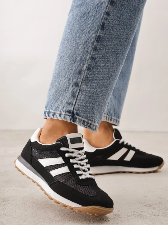 Zdjęcie produktu Czarne Klasyczne Sneakersy Zdobione Siateczkowymi Wstawkami Eilshoy Sport