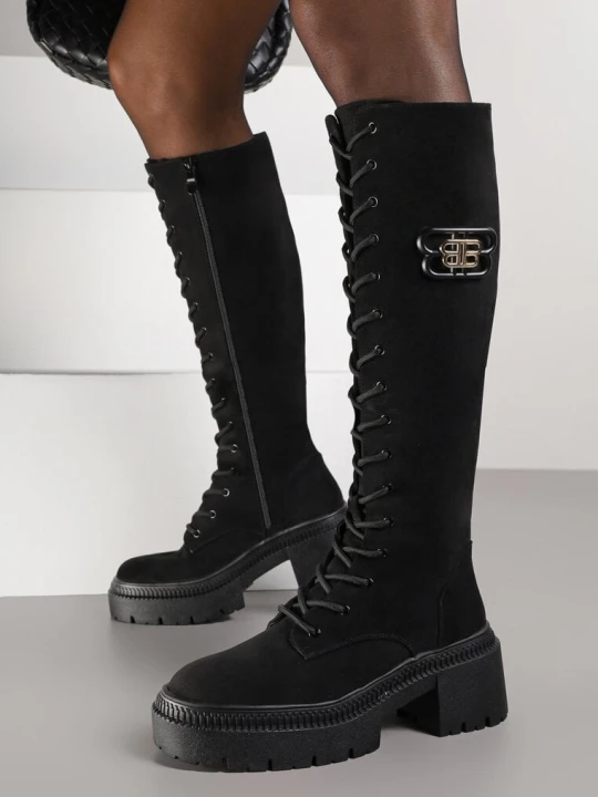Zdjęcie produktu Czarne Kozaki Vices z Imitacji Zamszu w Stylu Grunge ze Sznurowaną Cholewką i Platformą Laurotte