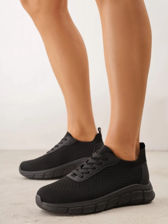 Zdjęcie produktu Czarne Minimalistyczne Buty Sportowe z Siateczki na Tłoczonej Podeszwie Zanera Ballada