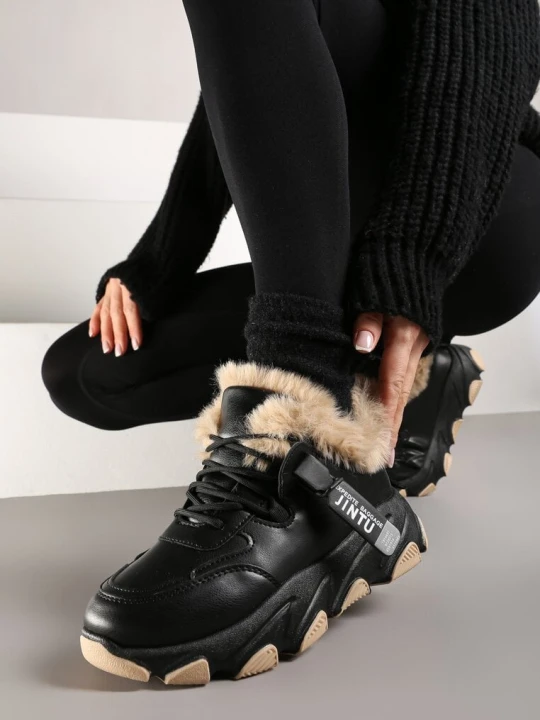 Zdjęcie produktu Czarne Ocieplane Sznurowane Sneakersy na Grubej Podeszwie z Ozdobnym Futerkiem Visha