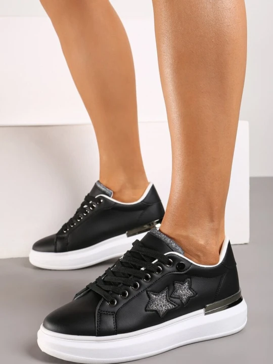 Zdjęcie produktu Czarne Płaskie Sneakersy z Gwiazdkami i Metalicznymi Wstawkami Jalelia