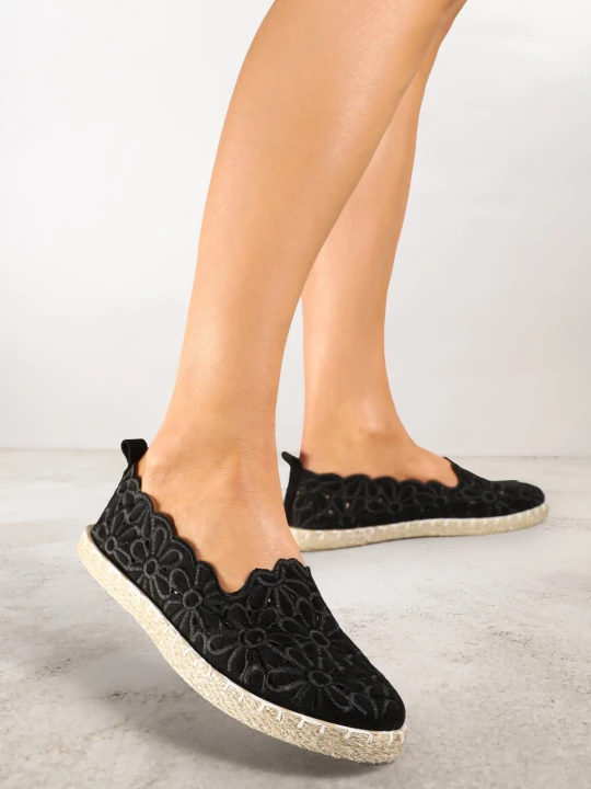 Zdjęcie produktu Czarne Plecione Espadryle Vices z Kwiatowym Motywem z Ażurowymi Wycięciami Honavia