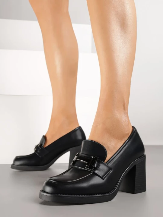 Zdjęcie produktu Czarne Półbuty na Obcasie w Stylu Mokasynów ze Skórzaną Wkładką i Klamrą Tuliora Super Mode