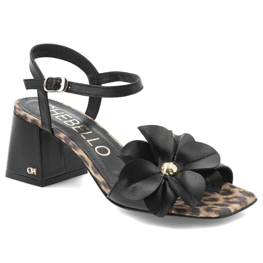Zdjęcie produktu Sandały damskie Chebello, skórzane na klocku eleganckie z ozdobnym kwiatem, czarne panterka, 4699-002
