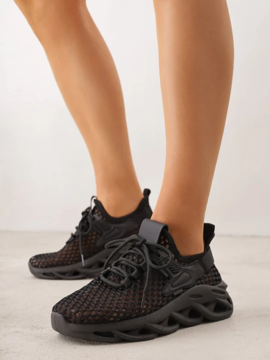 Zdjęcie produktu Czarne Siateczkowe Buty Sportowe Sneakersy na Grubej Tłoczonej Podeszwie Telarienna Joalice Paris