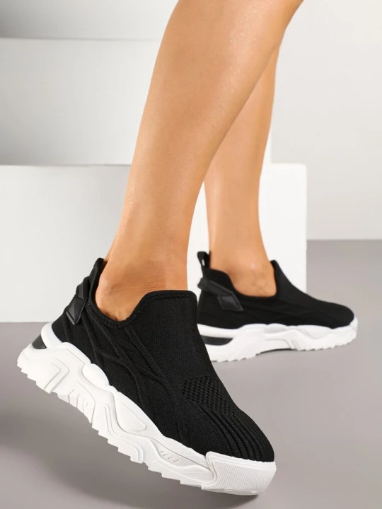 Zdjęcie produktu Czarne Siateczkowe Buty Sportowe Sneakersy Wsuwane Zdobione Tłoczeniami Nusadela Ballada