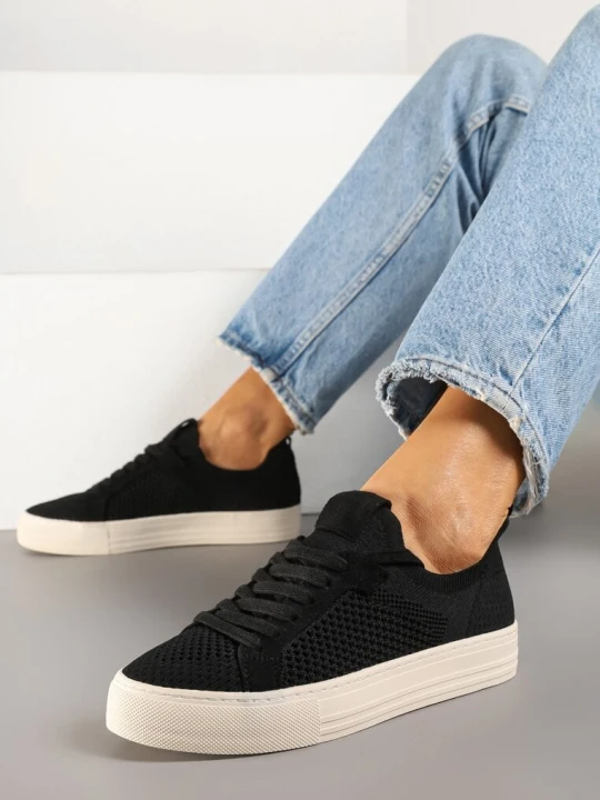 Zdjęcie produktu Czarne Siateczkowe Sneakersy Ozdobione Metaliczną Nicią Nimiarene Super Mode