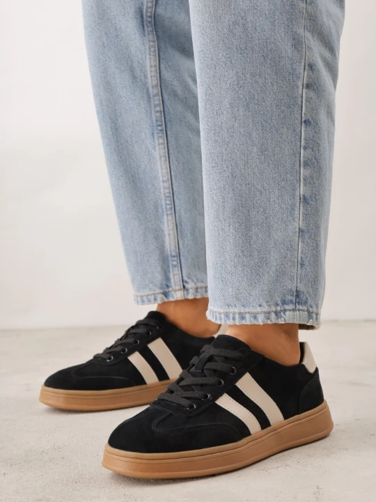 Zdjęcie produktu Czarne Skórzane Sneakersy i Ozdobnymi Paskami Zelisei Santorio