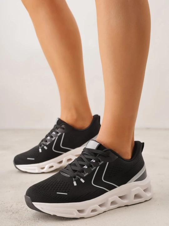 Zdjęcie produktu Czarne Buty Sportowe na Grubej Geometrycznej Podeszwie Alexusa