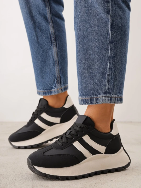 Zdjęcie produktu Czarne Sneakersy na Grubej Podeszwie z Ozdobnymi Paskami Diki Givana
