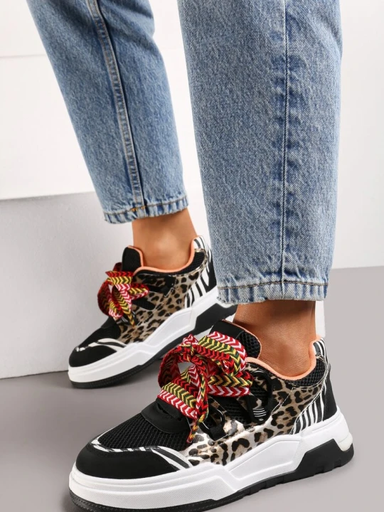 Zdjęcie produktu Czarne Sneakersy na Grubej Podeszwie z Ozdobnymi Sznurówkami Zeldema