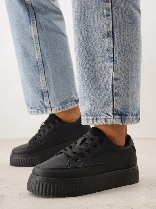 Zdjęcie produktu Czarne Sneakersy na Grubej Podeszwie z Tłoczeniem Zeanidra Ballada